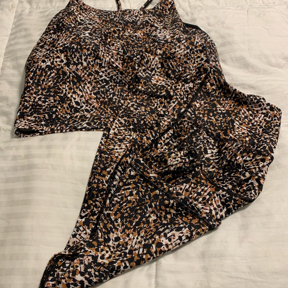 Old Navy Active 2 piece set. Size Large legging and XL top